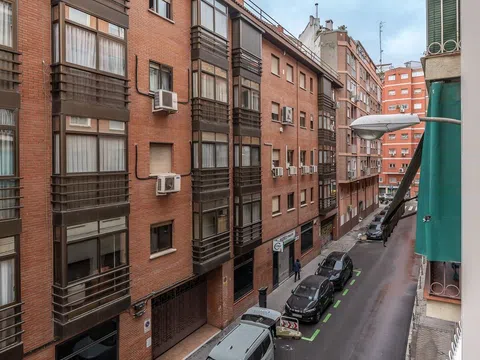 Flat in calle de Aldea del Fresno - Photo 12