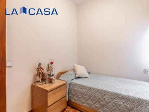 Flat in calle de Aldea del Fresno - Photo 17