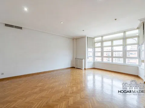 Flat in calle de Esteban Palacios - Photo 1