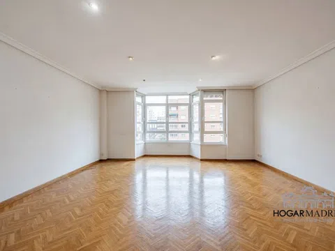 Flat in calle de Esteban Palacios - Photo 2