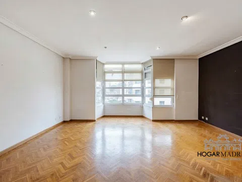 Flat in calle de Esteban Palacios - Photo 3