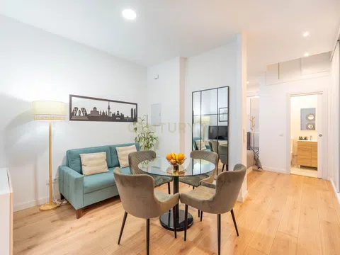 Flat in calle de Hilarión Eslava no number