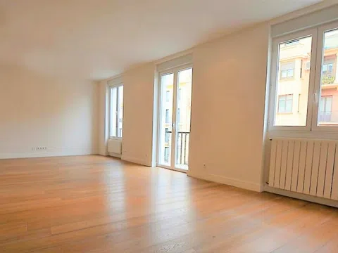Flat in calle de Ferraz - Photo 2