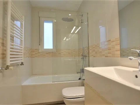 Flat in calle de Ferraz - Photo 13
