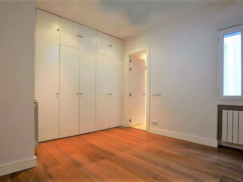 Flat in calle de Ferraz - Photo 14
