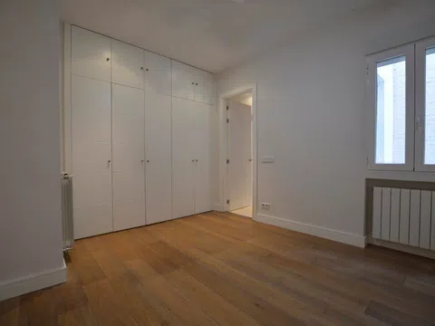 Flat in calle de Ferraz - Photo 15