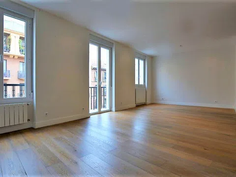 Flat in calle de Ferraz - Photo 3