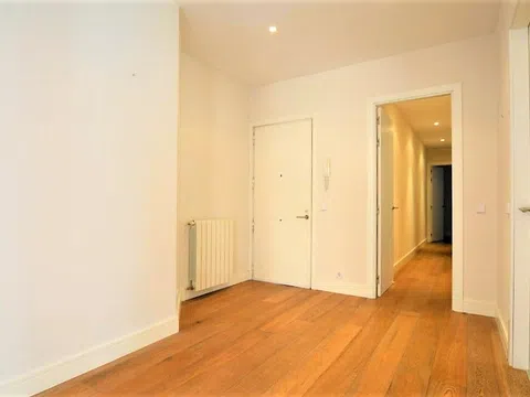 Flat in calle de Ferraz - Photo 8