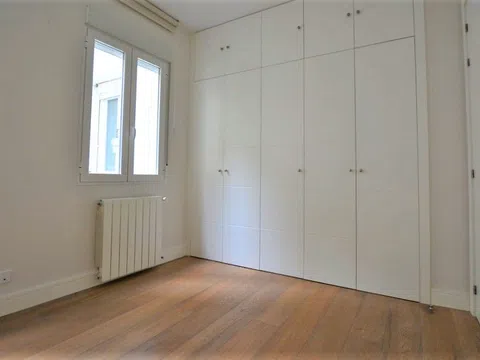 Flat in calle de Ferraz - Photo 10