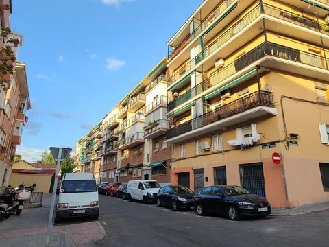 Flat - Photo 1