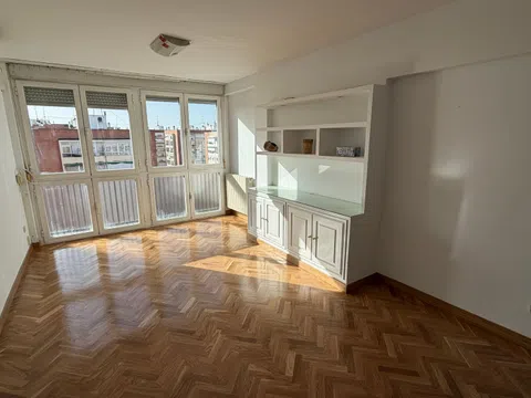 Flat - Photo 1