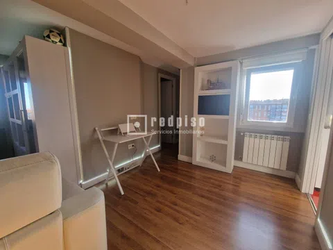 Flat in calle Gandhi - Photo 3
