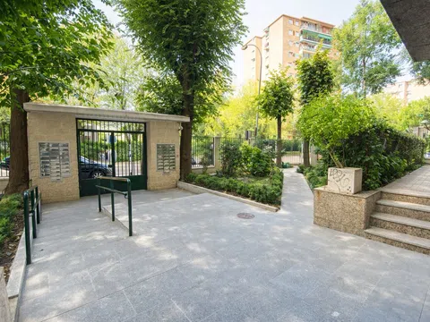 Flat in calle de Seseña - Photo 18