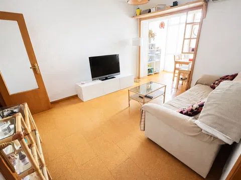 Flat in calle de Seseña - Photo 3