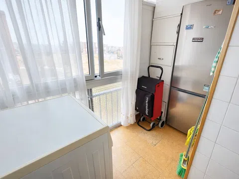 Flat in calle de Seseña - Photo 9