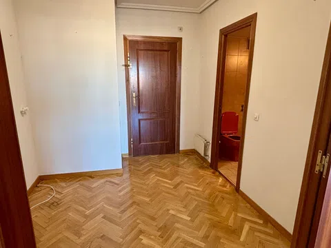 Flat in calle de Melchor Fernández Almagro - Photo 2