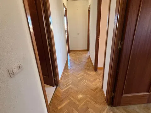 Flat in calle de Melchor Fernández Almagro - Photo 11