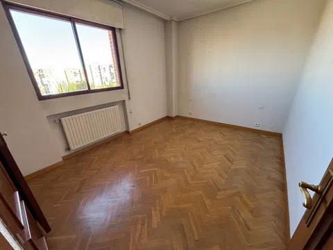 Flat in calle de Melchor Fernández Almagro - Photo 13