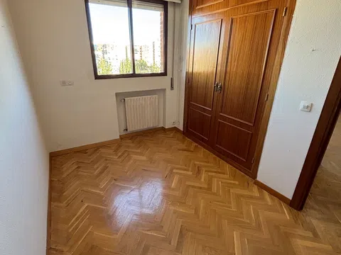 Flat in calle de Melchor Fernández Almagro - Photo 19