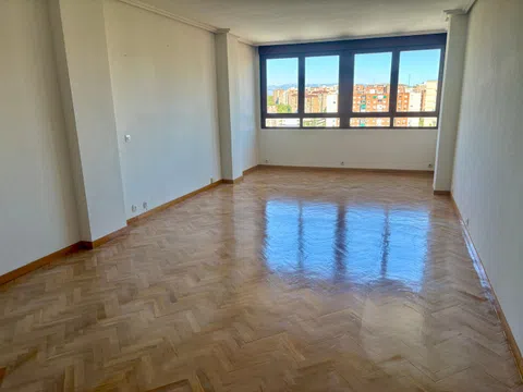 Flat in calle de Melchor Fernández Almagro - Photo 3