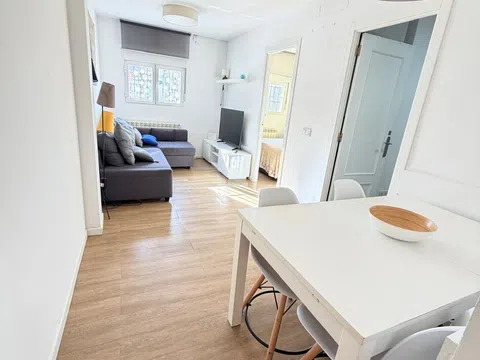 Flat in calle de Embajadores - Photo 2