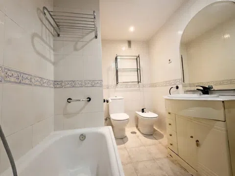 Flat in avenida de Ramón y Cajal - Photo 9