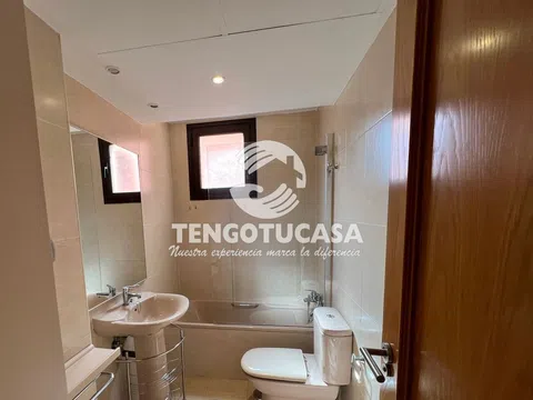 Flat in calle de Belfast - Photo 10