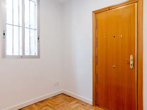 Flat in calle de Antonio López - Photo 3