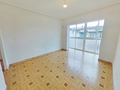 Flat - Photo 1