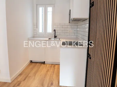 Flat in calle de Bravo Murillo - Photo 10