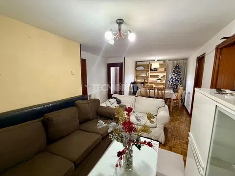 Flat in calle de Azcoitia - Photo 2