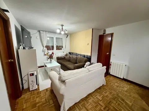 Flat in calle de Azcoitia - Photo 3