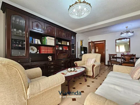 Flat in calle de Nuñomoral - Photo 3