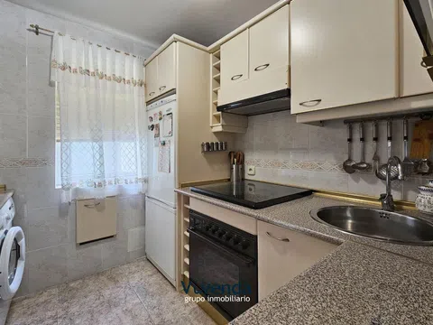 Flat in calle de Nuñomoral - Photo 10