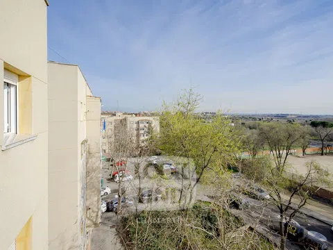Flat in calle Lardero - Photo 4