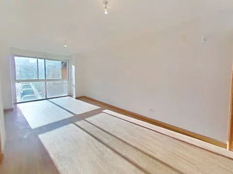 Flat - Photo 1