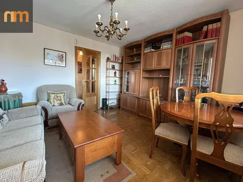 Flat in calle de Camarena - Photo 1