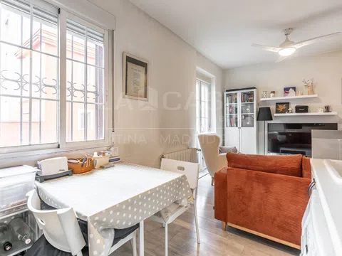 Flat in calle de la Grandeza Española - Photo 4