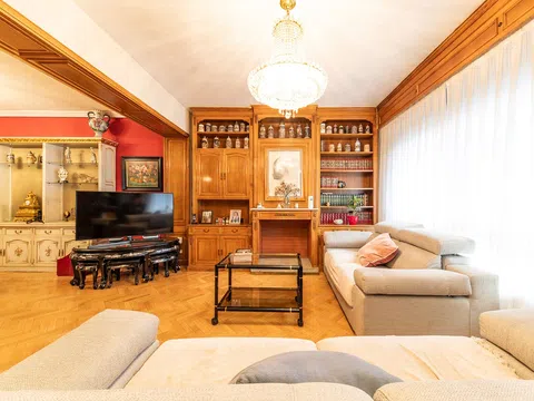 Flat in calle de Meléndez Valdés - Photo 2