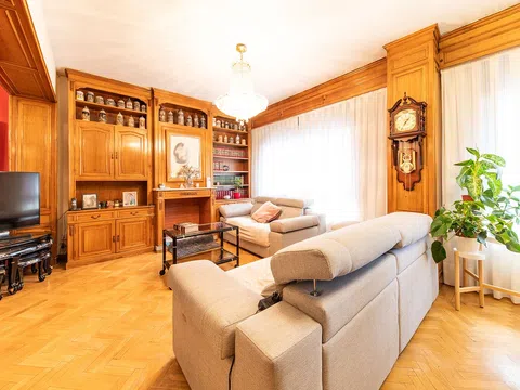 Flat in calle de Meléndez Valdés - Photo 3