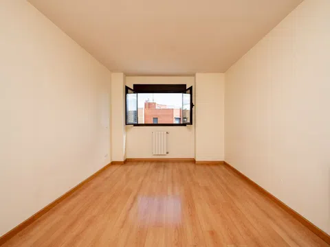 Flat in calle de Puentedey - Photo 2