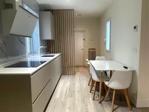 Flat in calle Alcalá - Photo 2