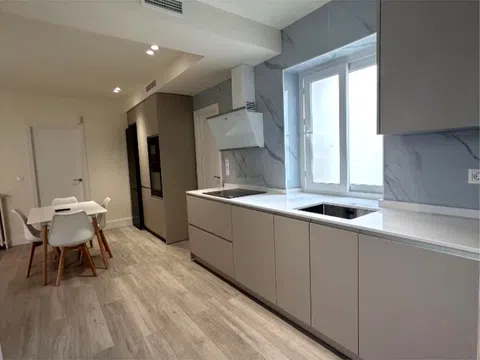 Flat in calle Alcalá - Photo 11