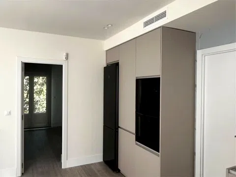 Flat in calle Alcalá - Photo 17