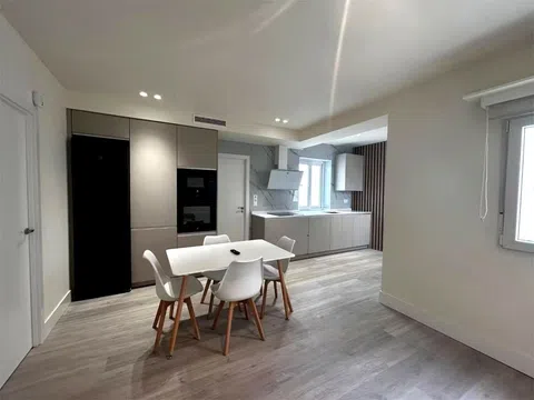 Flat in calle Alcalá - Photo 4