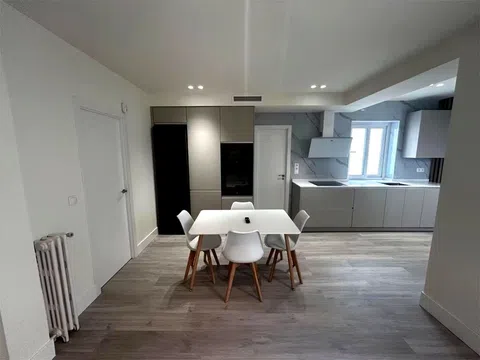 Flat in calle Alcalá - Photo 7