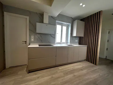 Flat in calle Alcalá - Photo 9
