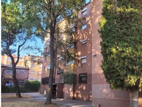 Flat - Photo 1