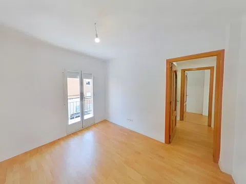 Flat - Photo 1
