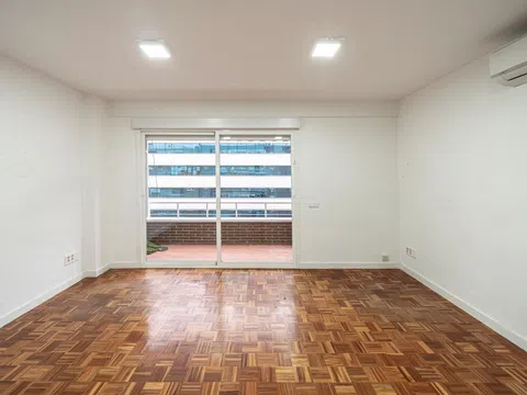 Flat in calle de Estébanez Calderón - Photo 2